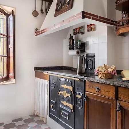 Kır Evi Caserio Urikosolo